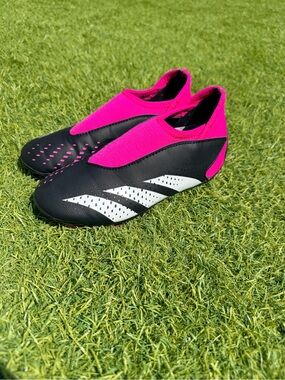 Adidas predator slip on soccer cleats Size 1